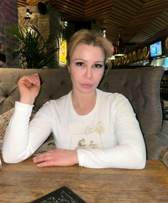 У меня широкий спектр услуг, чтобы удовлетворить все твои желания. Расслабляющий массаж, страстные эротические игры, красивые и чувственные танцы - все это ты найдешь у меня. У меня много положительных отзывов от довольных клиентов, которые возвращаются ко мне снова и снова. Все фото, представленные здесь, полностью соответствуют моей внешности. Живу я в Москве и доступна для встреч в различных отелях или апартаментах. Не стесняйся обратиться ко мне, чтобы испытать незабываемые моменты страсти и наслаждения.+ Лера